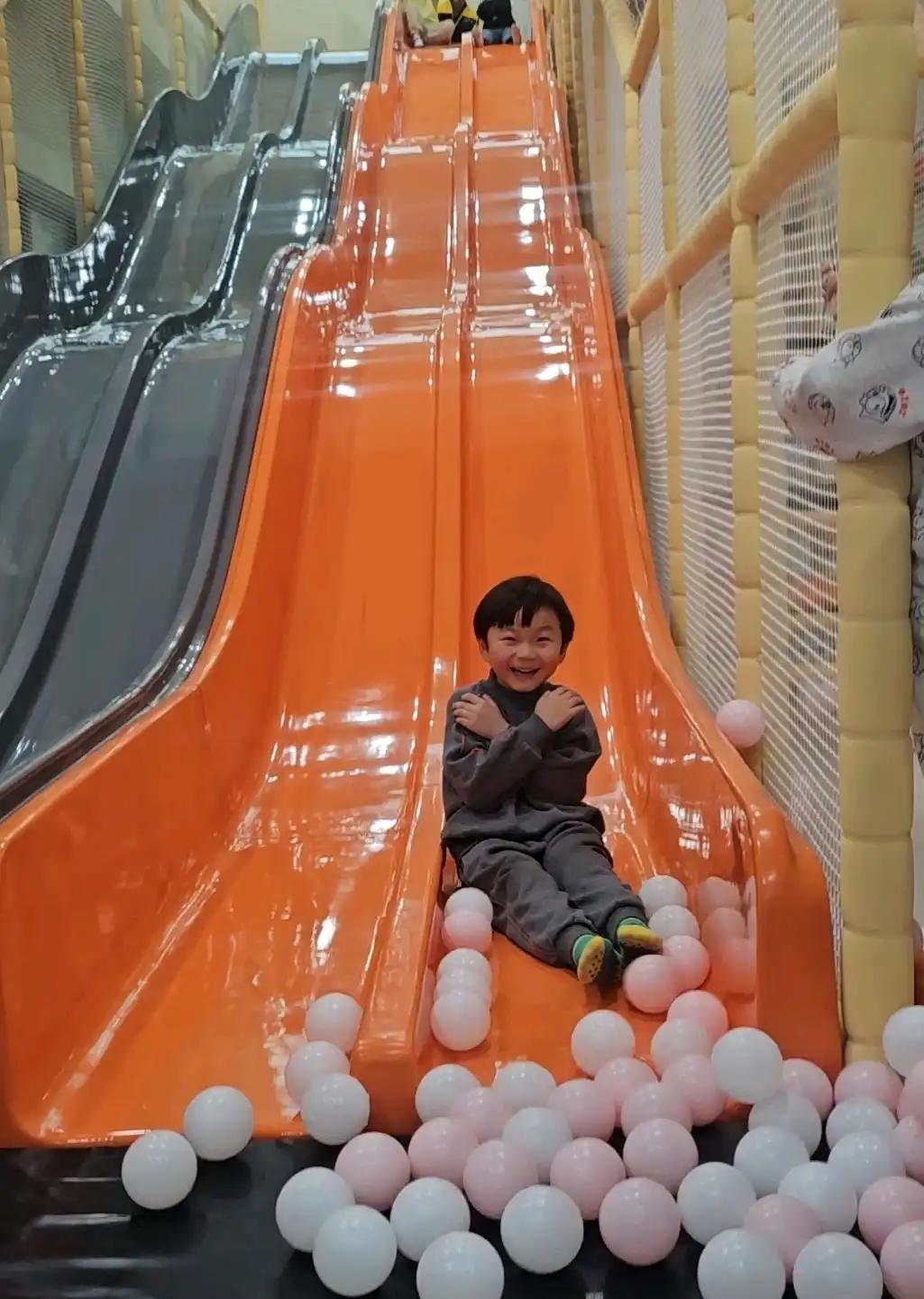 주말에 정말 오랜만에 아이랑 서울형키즈카페를 다녀왔어요.