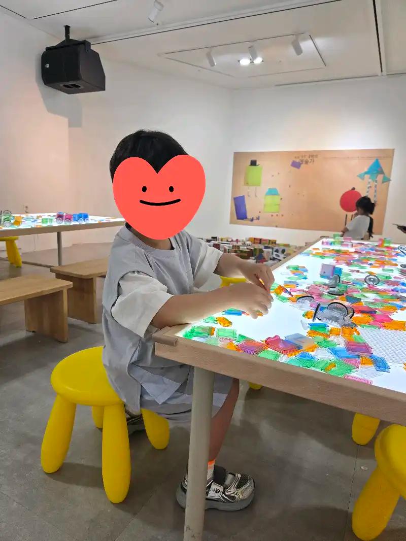 며칠 전 아이와 함께 강동아트센터에서 열린 <쥬세뻬 비탈레 전시>에 다녀왔어요!