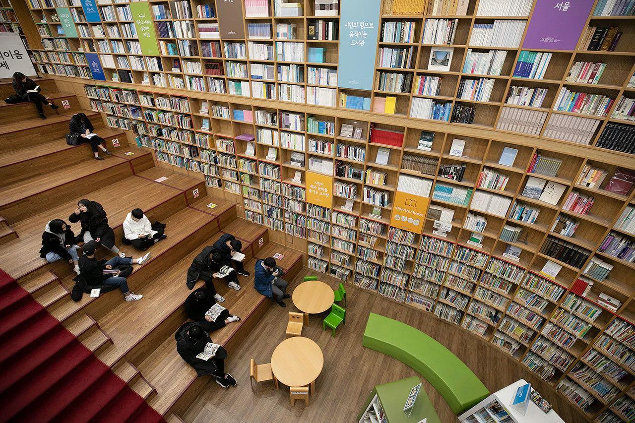 Reading English Books to Kids