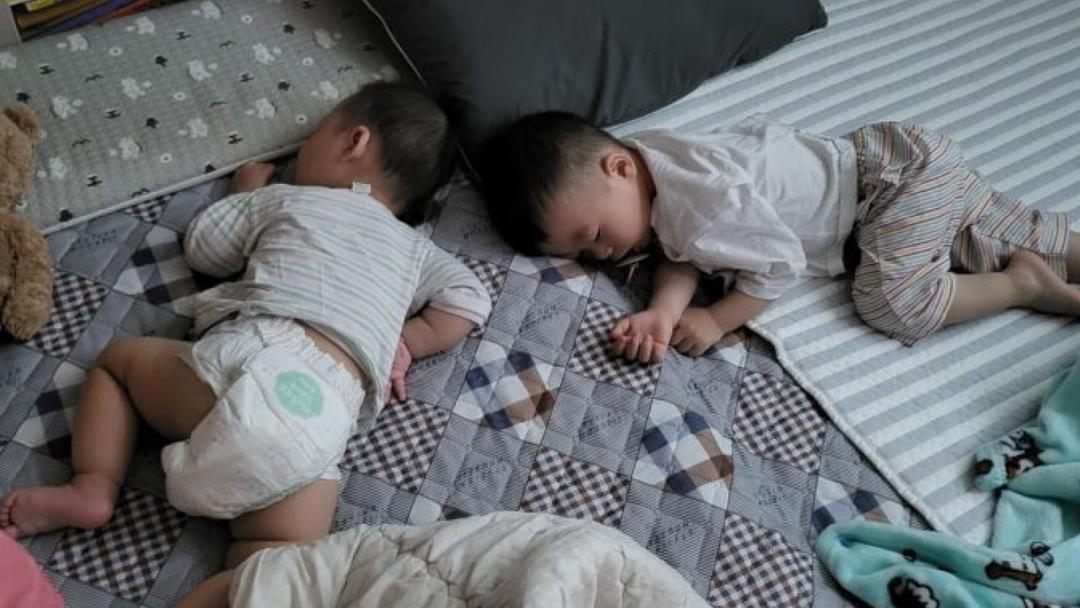 아기가 밤에 우는 이유, 밤에 우는 아기 달래기... 두 아이 엄마의 노하우