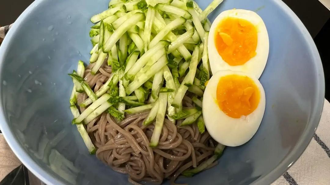 메밀 좋아하시는 분! 들기름과 쯔유의 조합, 메밀 비빔국수 초간단 레시피