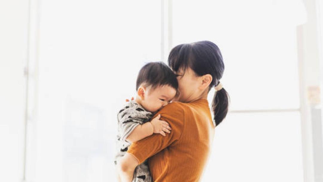 아기 안아주기의 효과, 신생아 안는 방법 & 자세 꿀팁