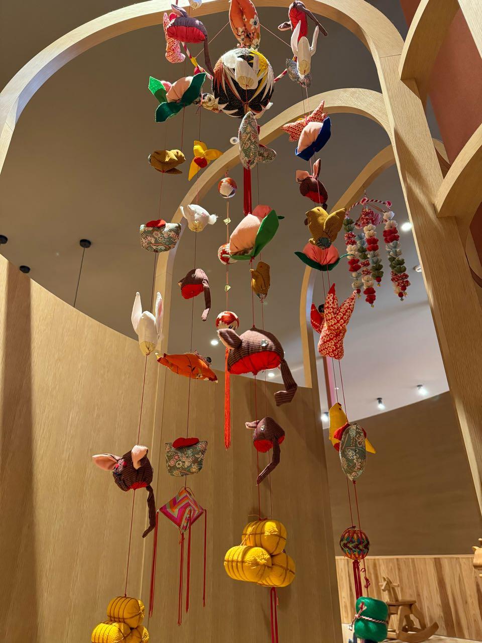 낮에 커피, 맛집 투어 다니실 분!