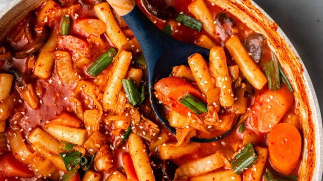 새콤달콤하고 건강한 🍅토마토 떡볶이🍅 레시피, 온 가족이 즐기는 특별한 한 끼