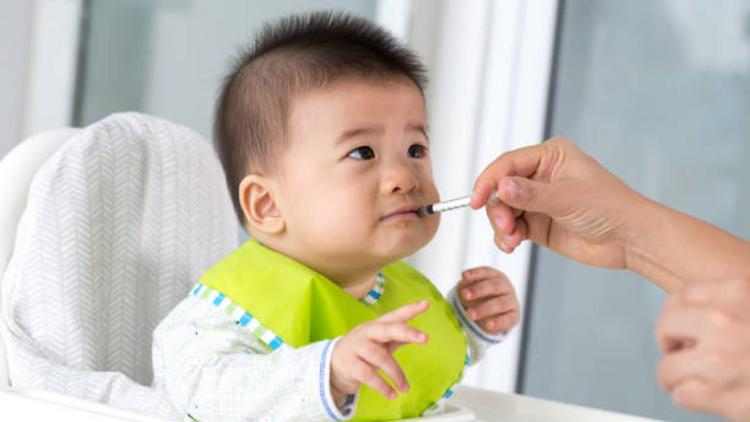 개월수별 아기 필수 영양제 정리! 비타민D·철분·유산균 먹이는 법